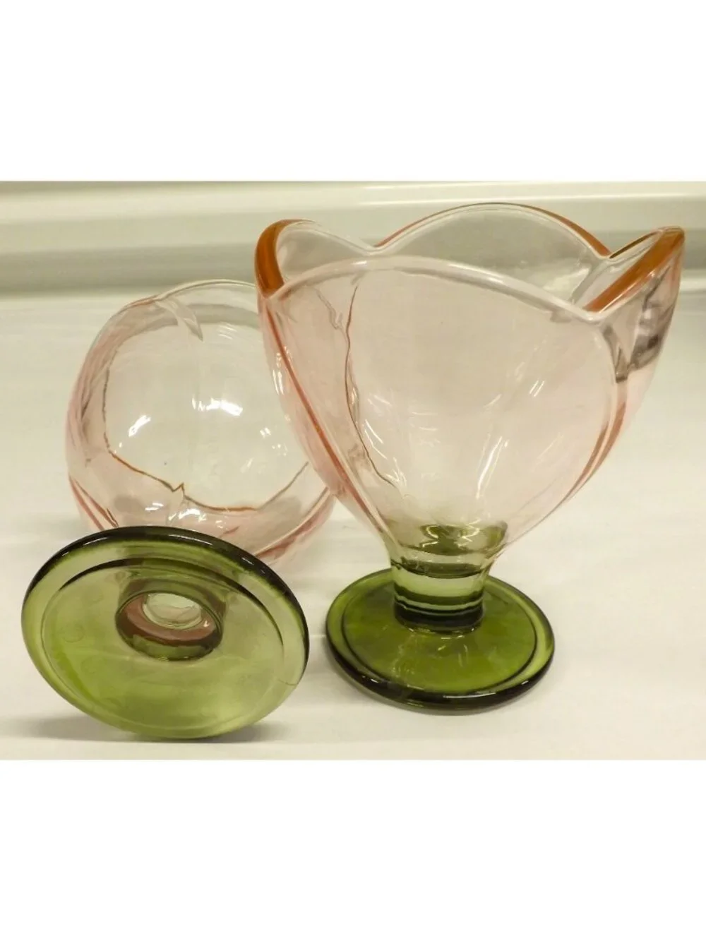 Target Bullseye's Playground Pink Stemware Tulip Glass 10 oz  Set Of 2 Beautiful